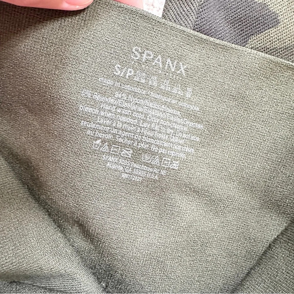 SPANX Look At Me Now Seamless Leggings High Waisted Green Camo Size SP - Picture 6 of 10